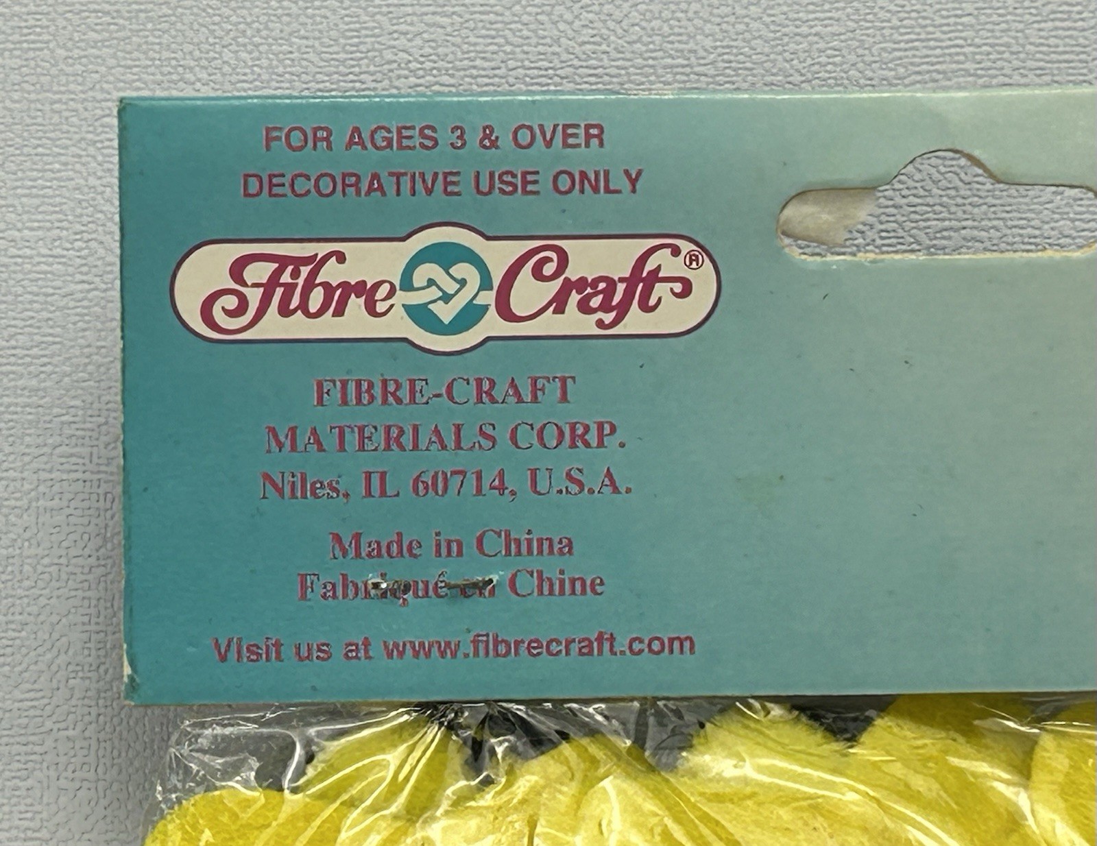 Fibre Craft Felt Bees 1” Craft Embellishments 8pc Open Pack Missing 1
