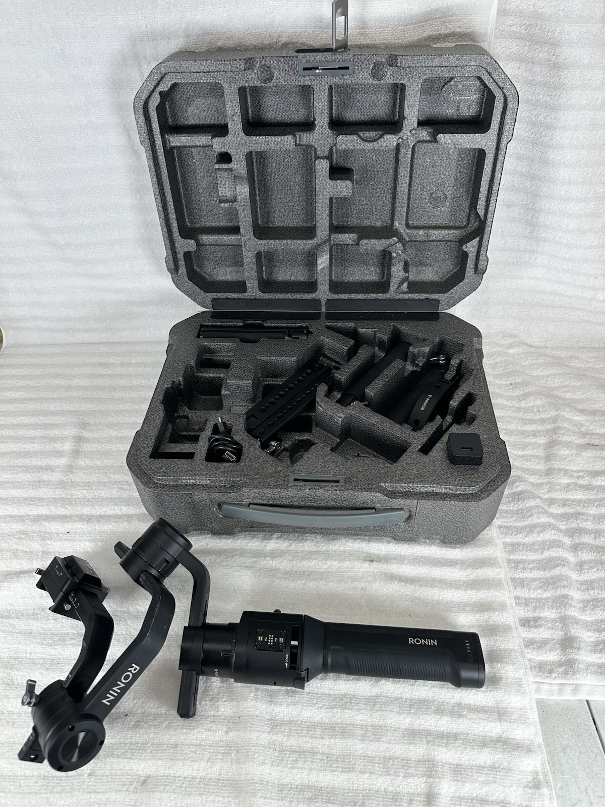 DJI Ronin S Gimbal Handheld Stabilizer ****READ****