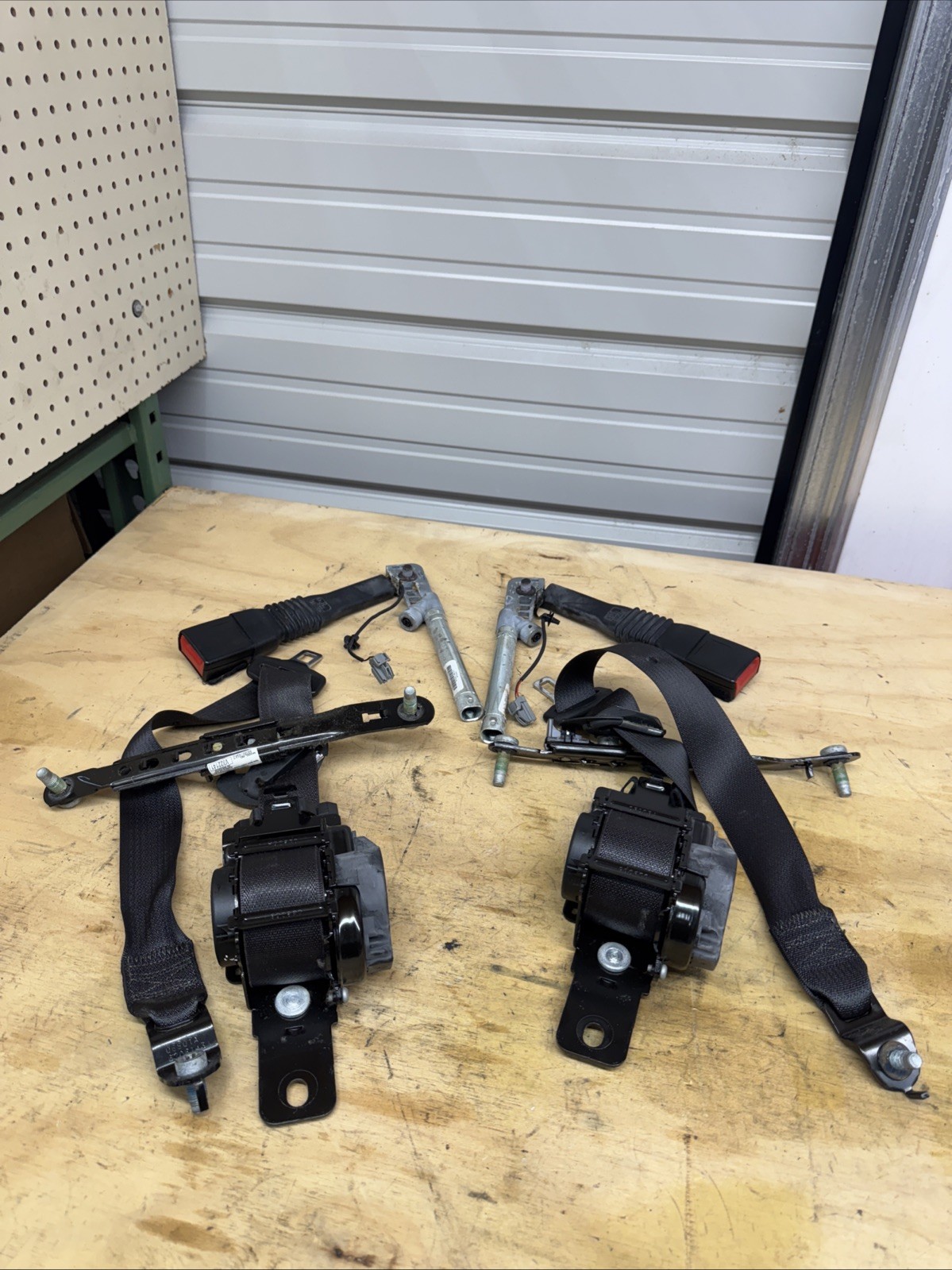 🛑 2015-2023 Chrysler 300 Dodge Charger Pair Front Seatbelts Seat Belt OEM