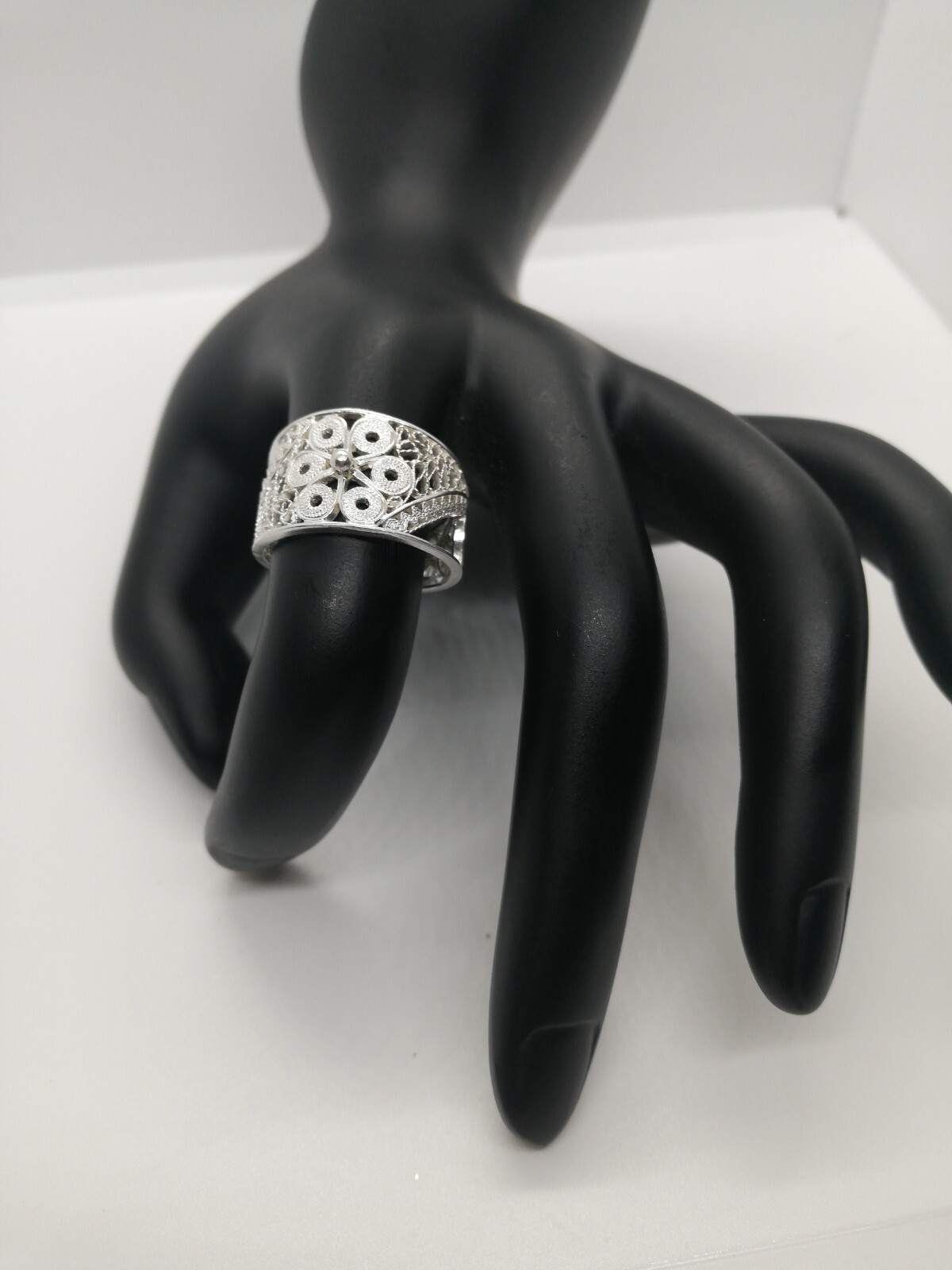 . 970 Solid Silver Women's Ring Size 8 Filigree New.