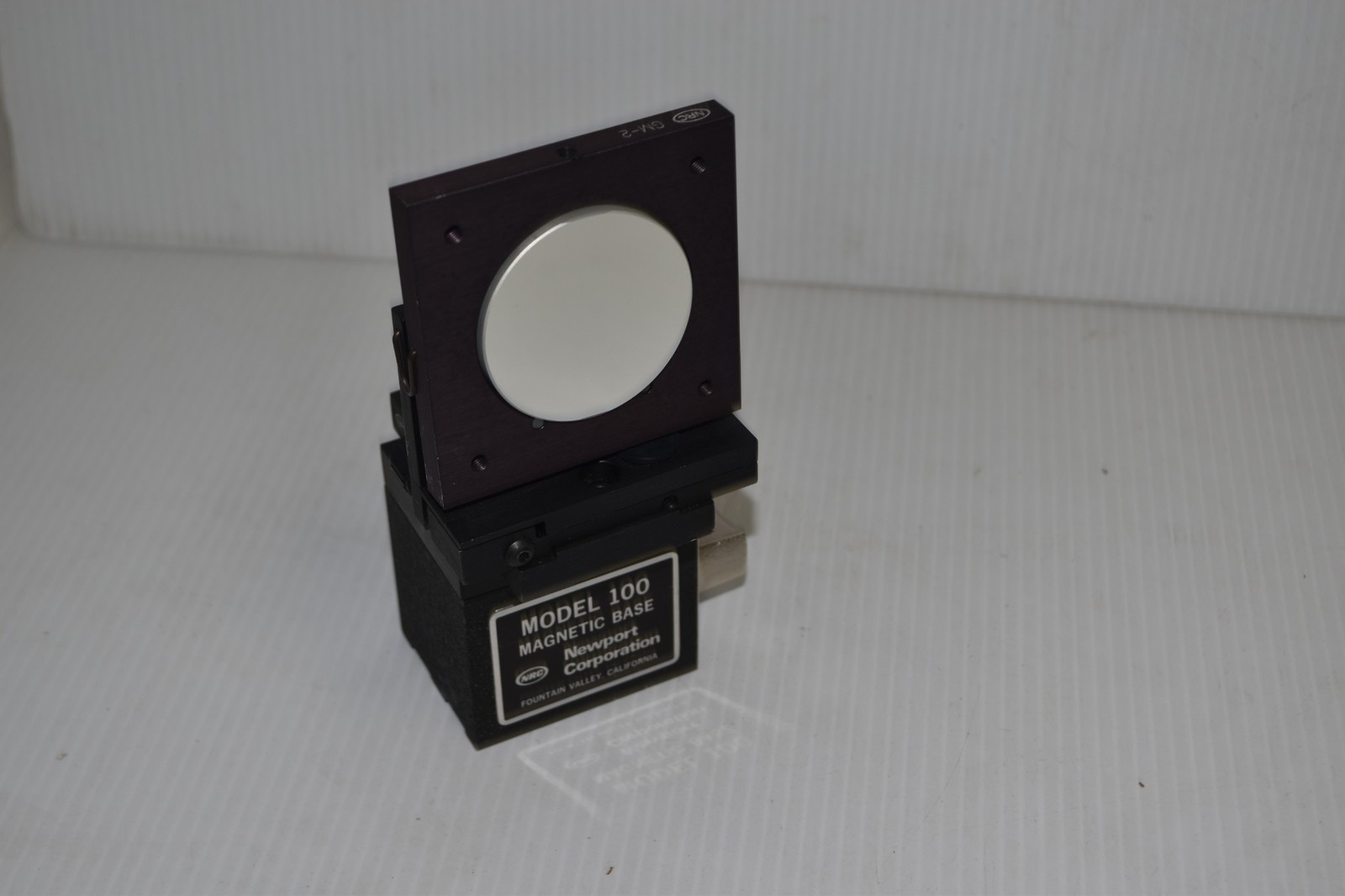 NEWPORT NRC MODEL 100 MAGNETIC BASE W/ GM-2 MOUNT  (QEG6)