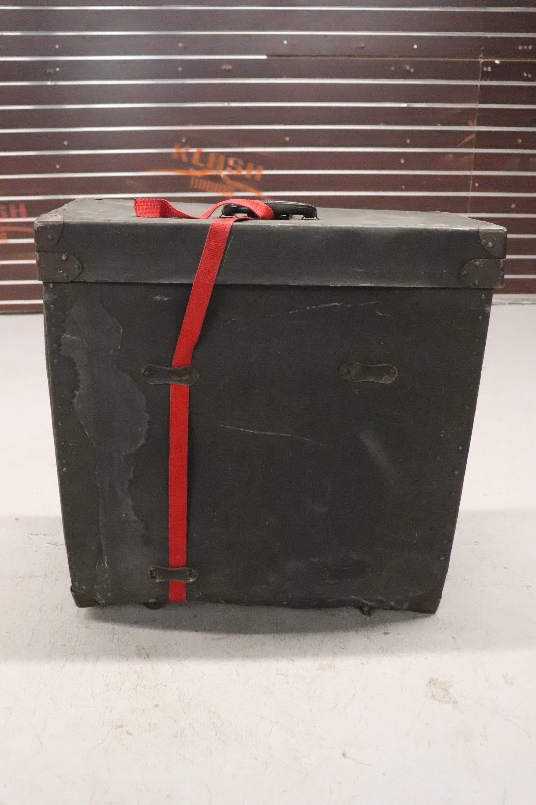 Fiber Hardware Case 23x11x21 Vintage