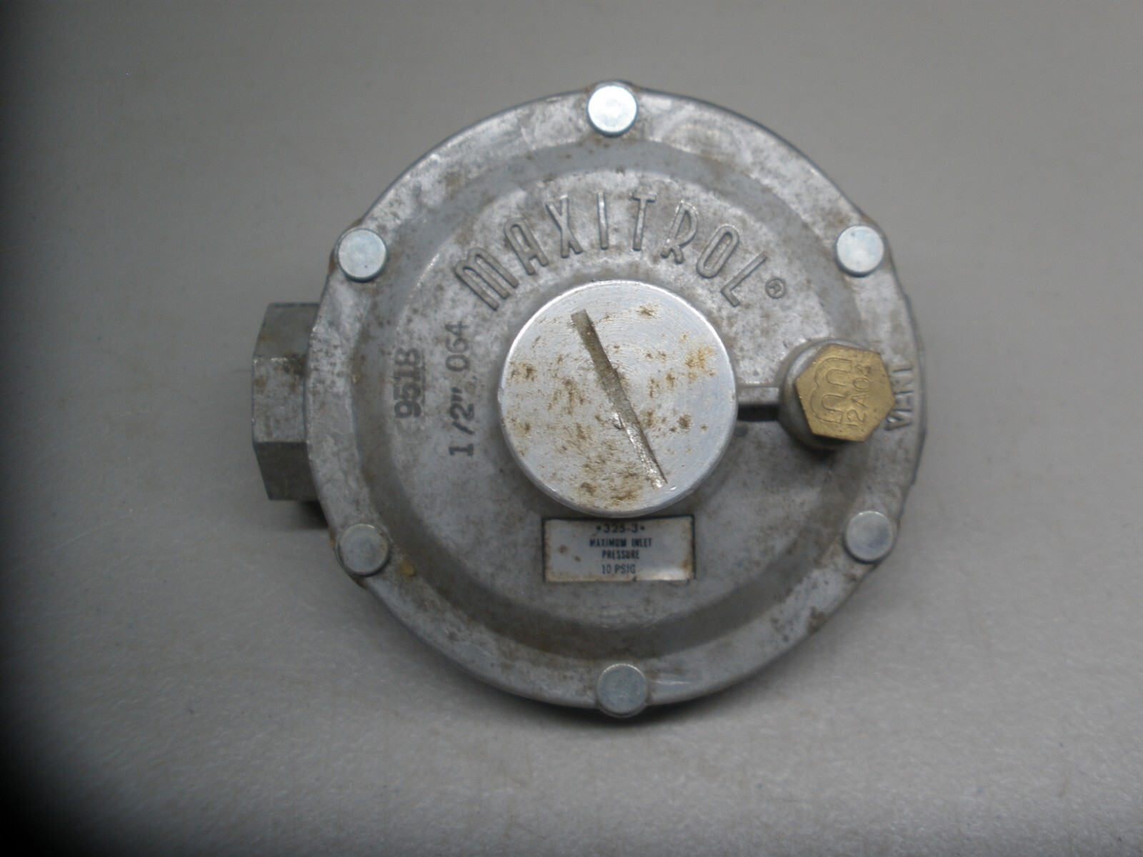 MAXITROL 1/2" GAS PRESSURE REGULATOR 325-3 10PSIG NOS