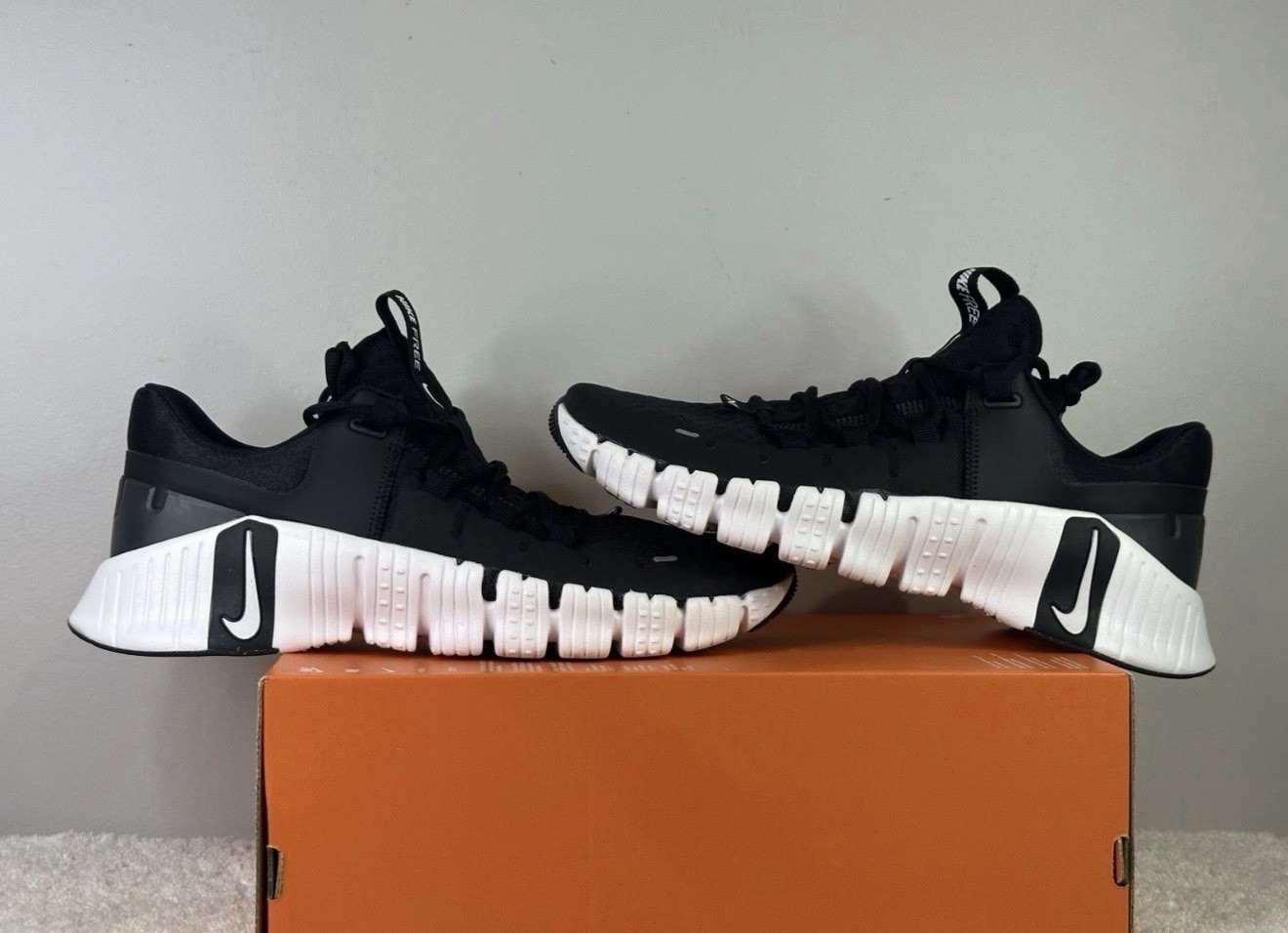 Mens Nike Free Metcon 5 Black/White size 10.5