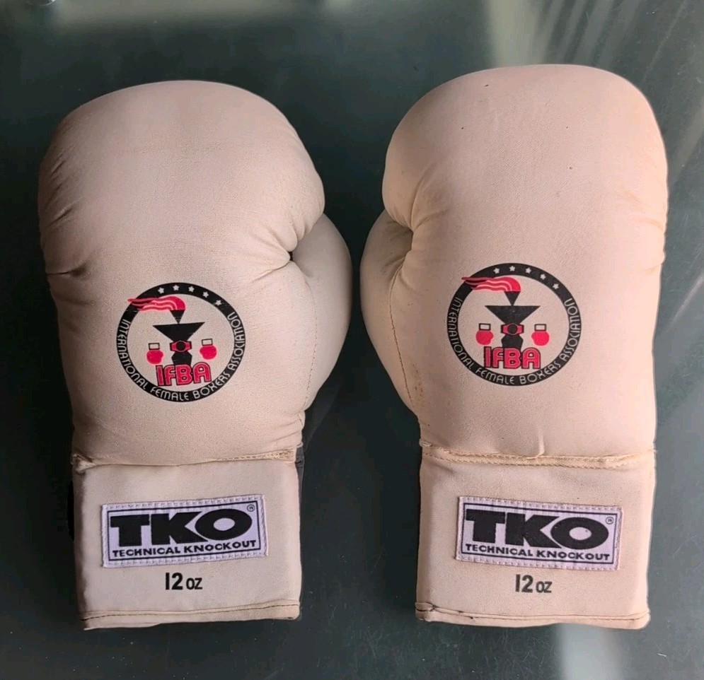 TKO-TECHINICAL KNOCKOUT- IFBA Edition -  White BOXING GLOVES-12 OZ W/ Bag