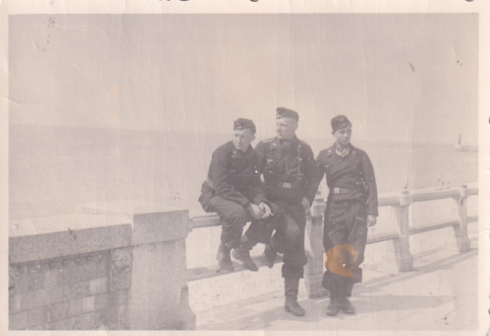 Original WWII Photo 3 GERMAN 1st PANZER DIVISION TANK MEN Black Uniforms 160