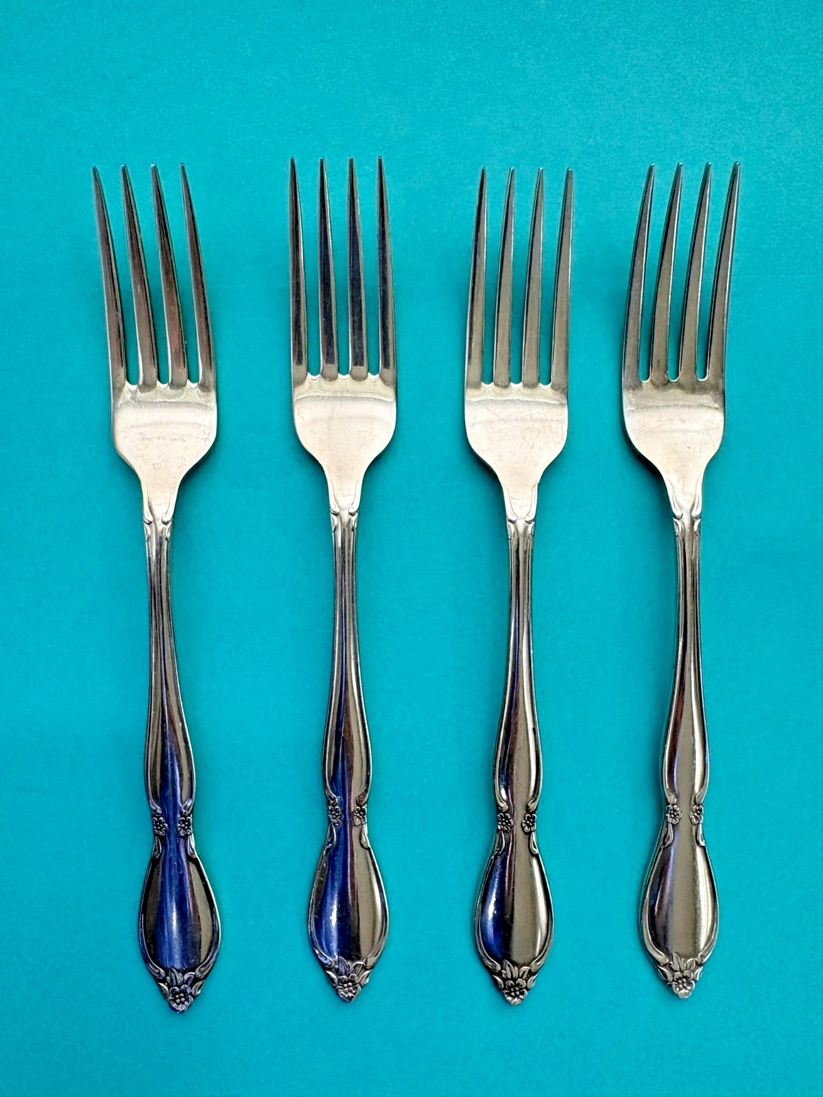 Oneida CHATELAINE Stainless Flatware Set of 4 - CHOOSE Forks Spoons Serving +++