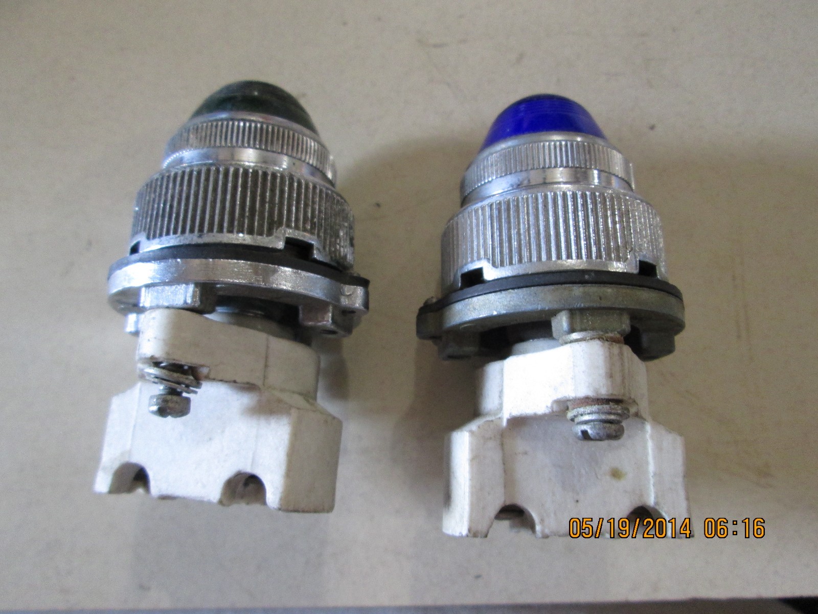 VINTAGE BRYANT INDICATOR LIGHTS (1BLUE 1 GREEN)(BIN84)