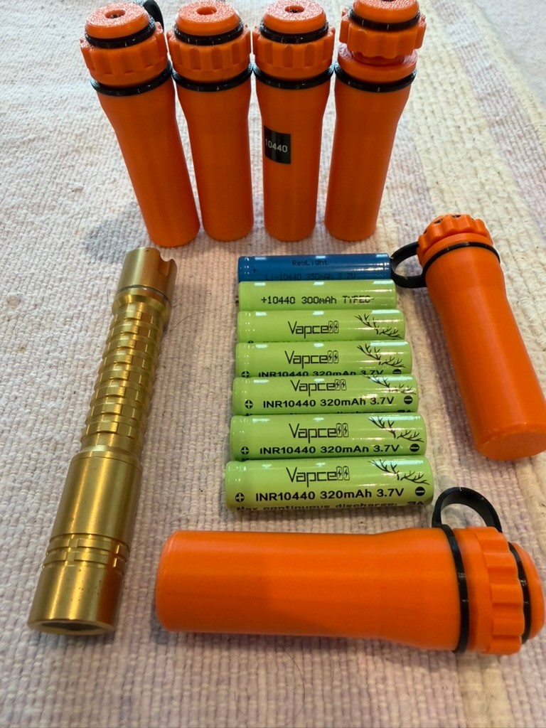 ReyLight Pineapp BRASS Frag Mini Flashlight - BUNDLE with 7x10440 Batt + Cases