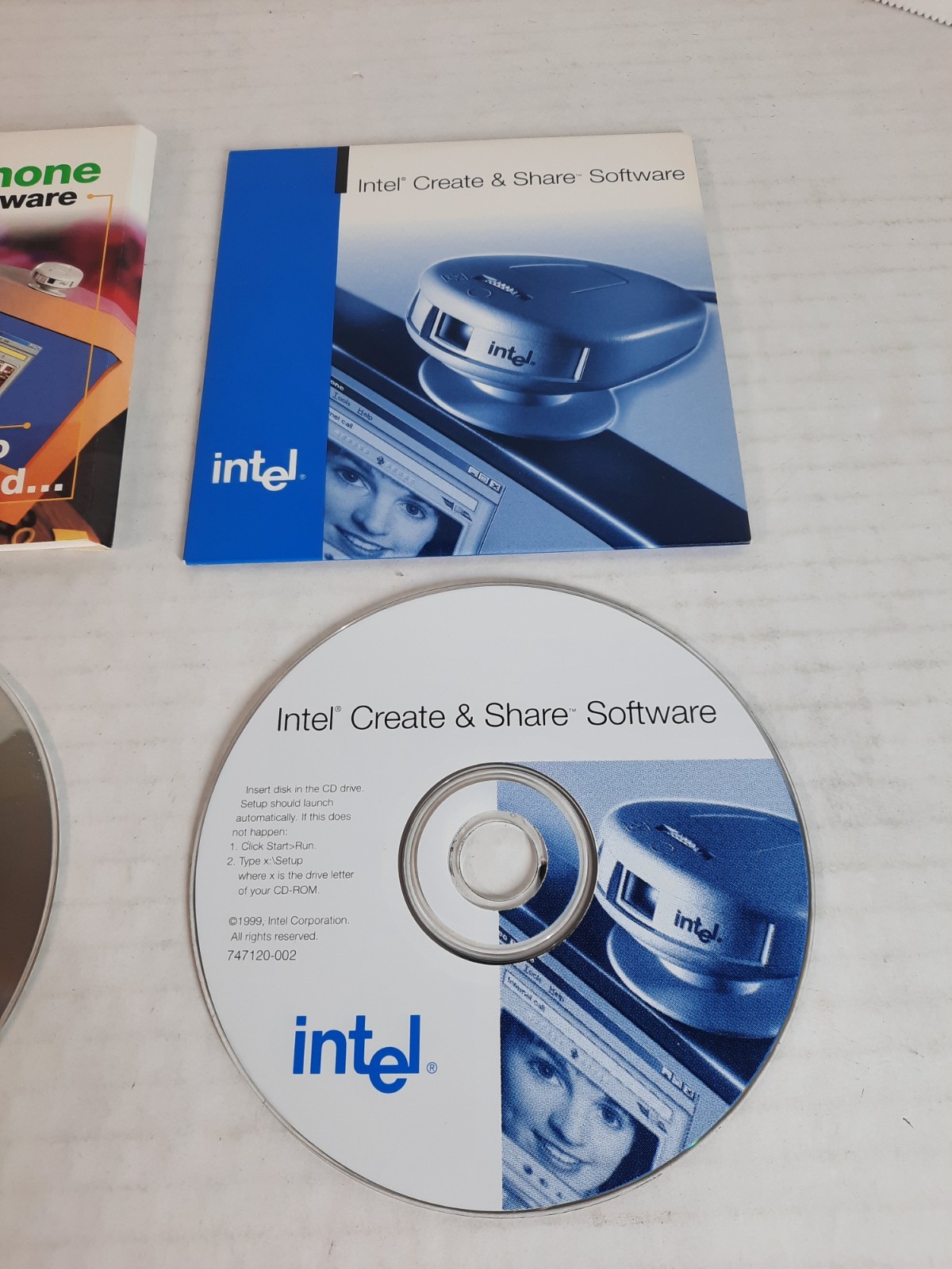 Intel PC Camera Pack CS330 With CD, Video Phone Software, Instructions