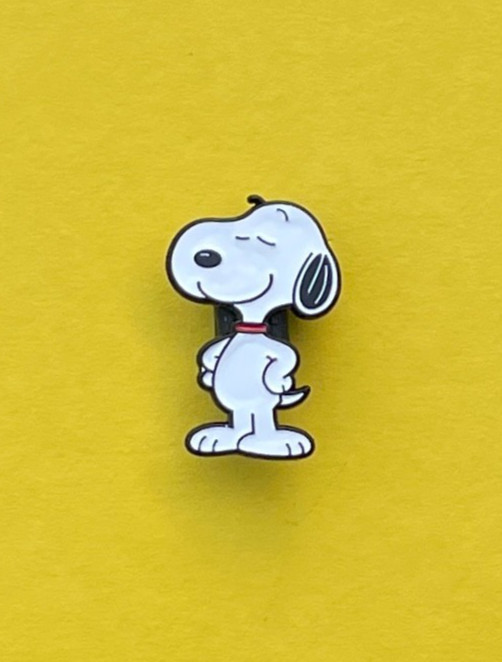 Pin / Lapel Pin / Enamel Brooch / Badge for SNOOPY * Fans / Dog / Dog / Standing
