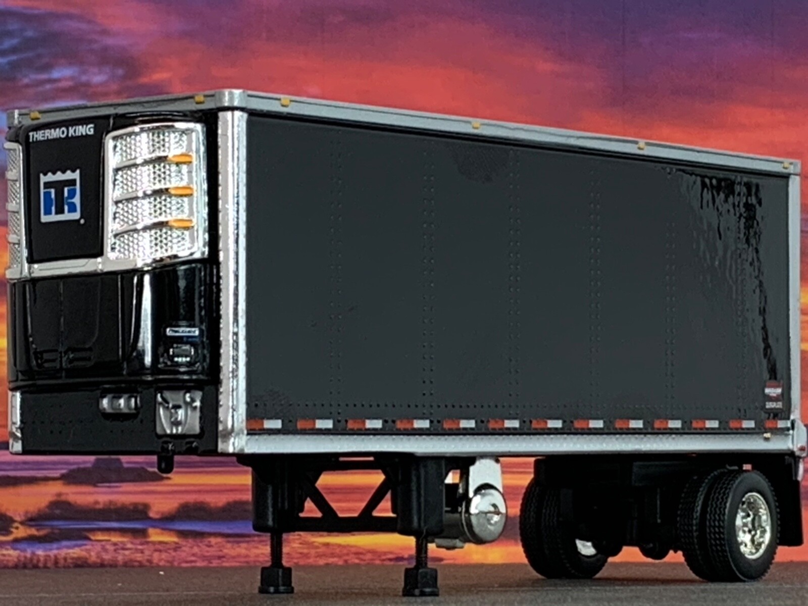 1/64 DCP BLACK 28' WABASH THERMO KING REEFER VAN PUP TRAILER