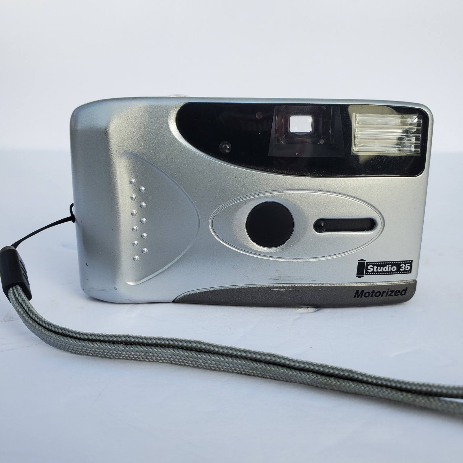 Walgreens Studio 35 Motorized 35mm Point & Shoot Film Camera Flash Silver/Black