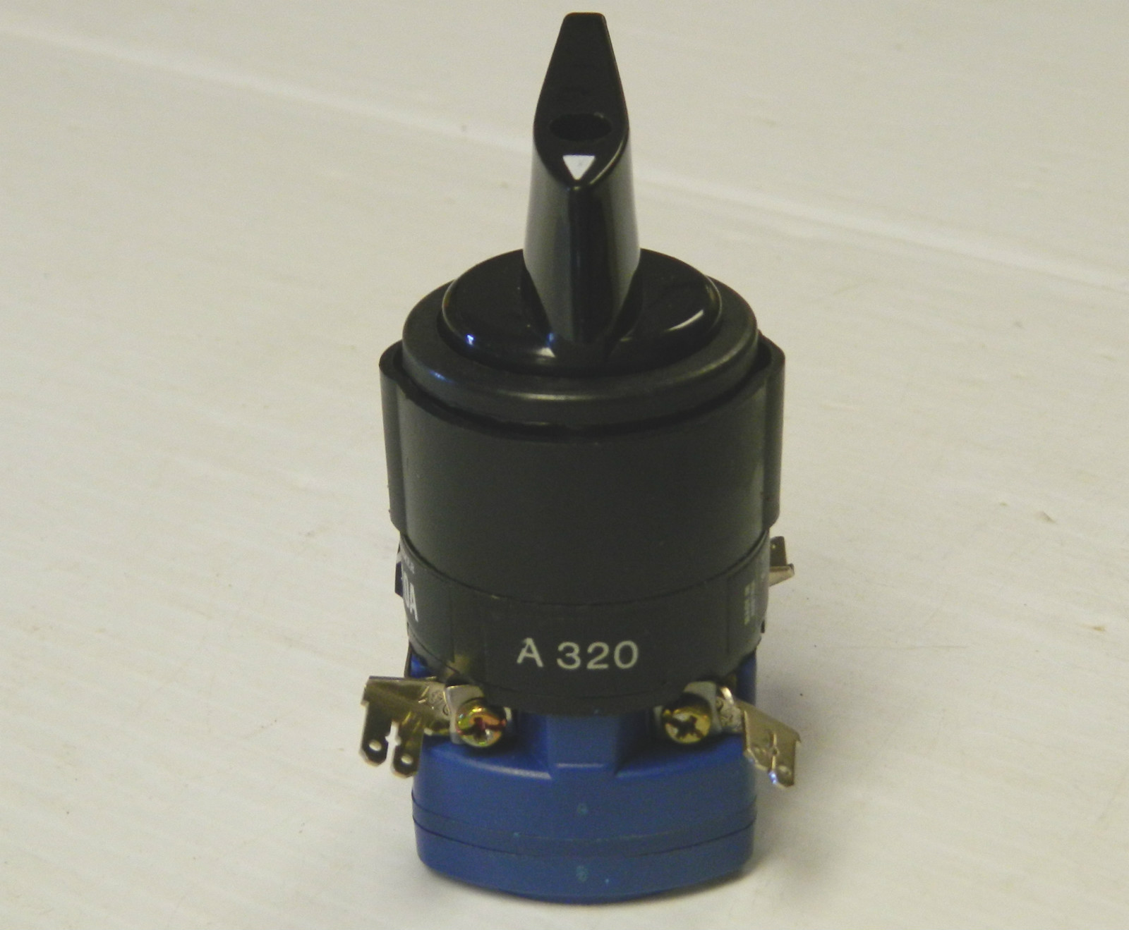 KRAUS & NAIMER 2 POSITION CONTROL SWITCH D10A A320 D10AA320 10 AMP A 10A 600VAC