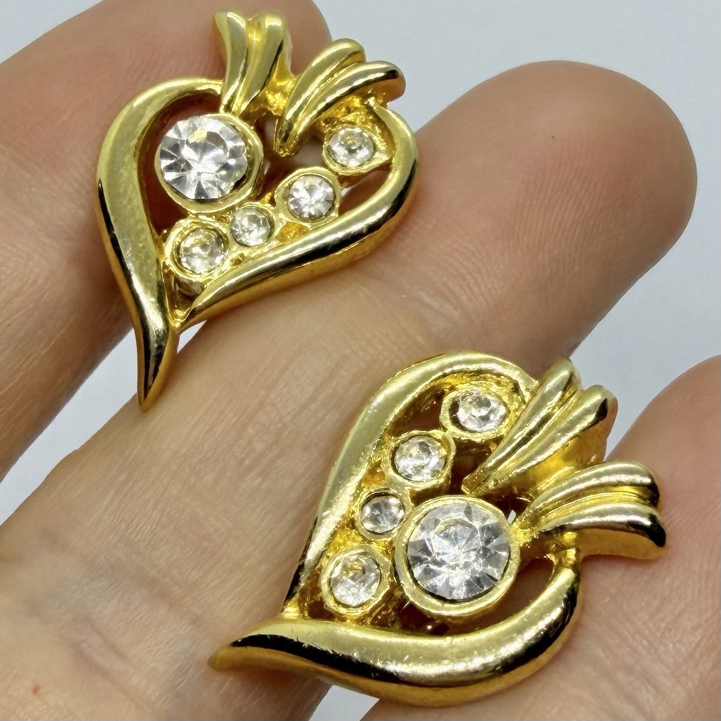 Vtg Abstract Rhinestone Goldtone Leaves Huggie Earrings Clip-on