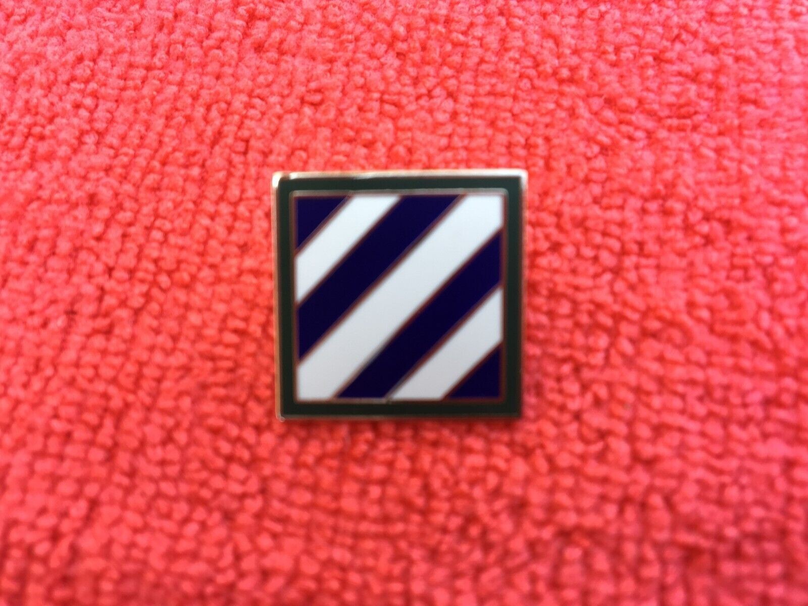 US ARMY 3RD INFANTRY DIVISION "ROCK OF THE MARNE" HAT/LAPEL PIN