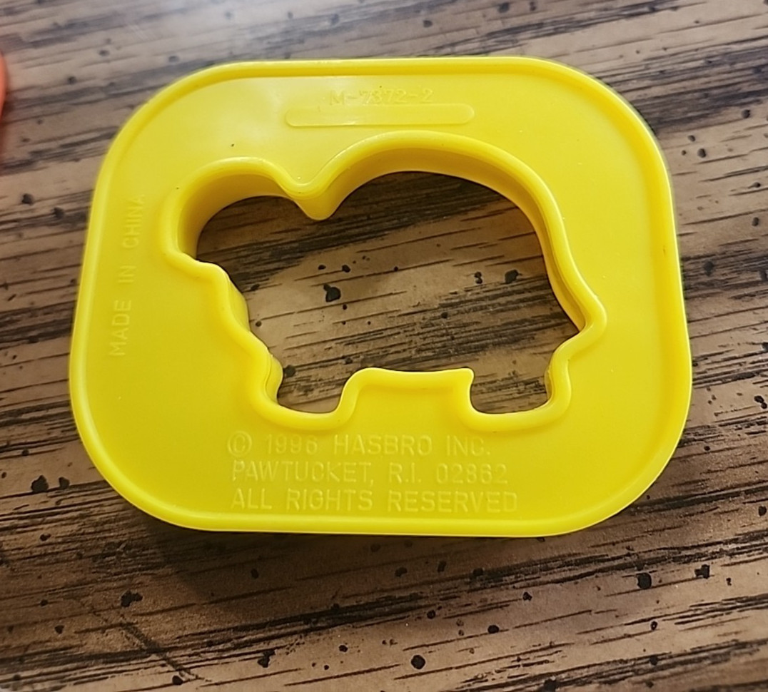 Hasbro Play Doh Playdoh 1996 Animals - Penguin & Turtle + 2002 Shape Cutters
