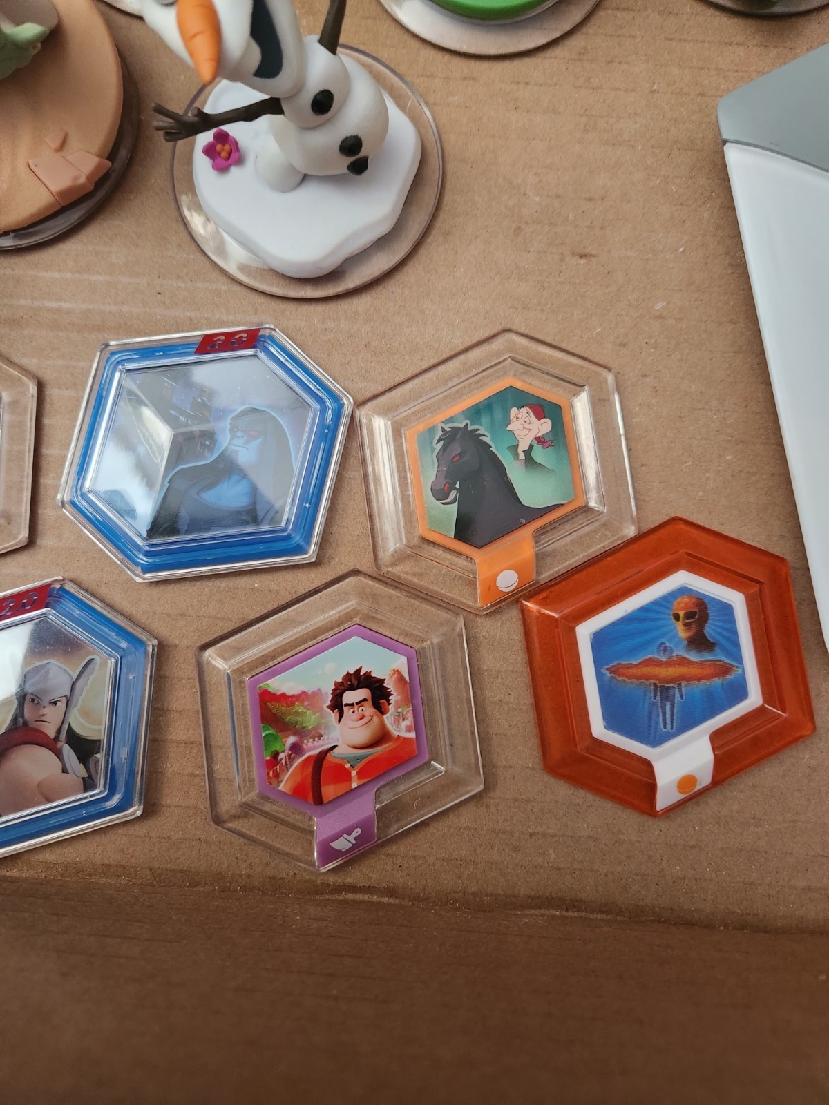 Disney infinity characters lot figure w/ Pad
