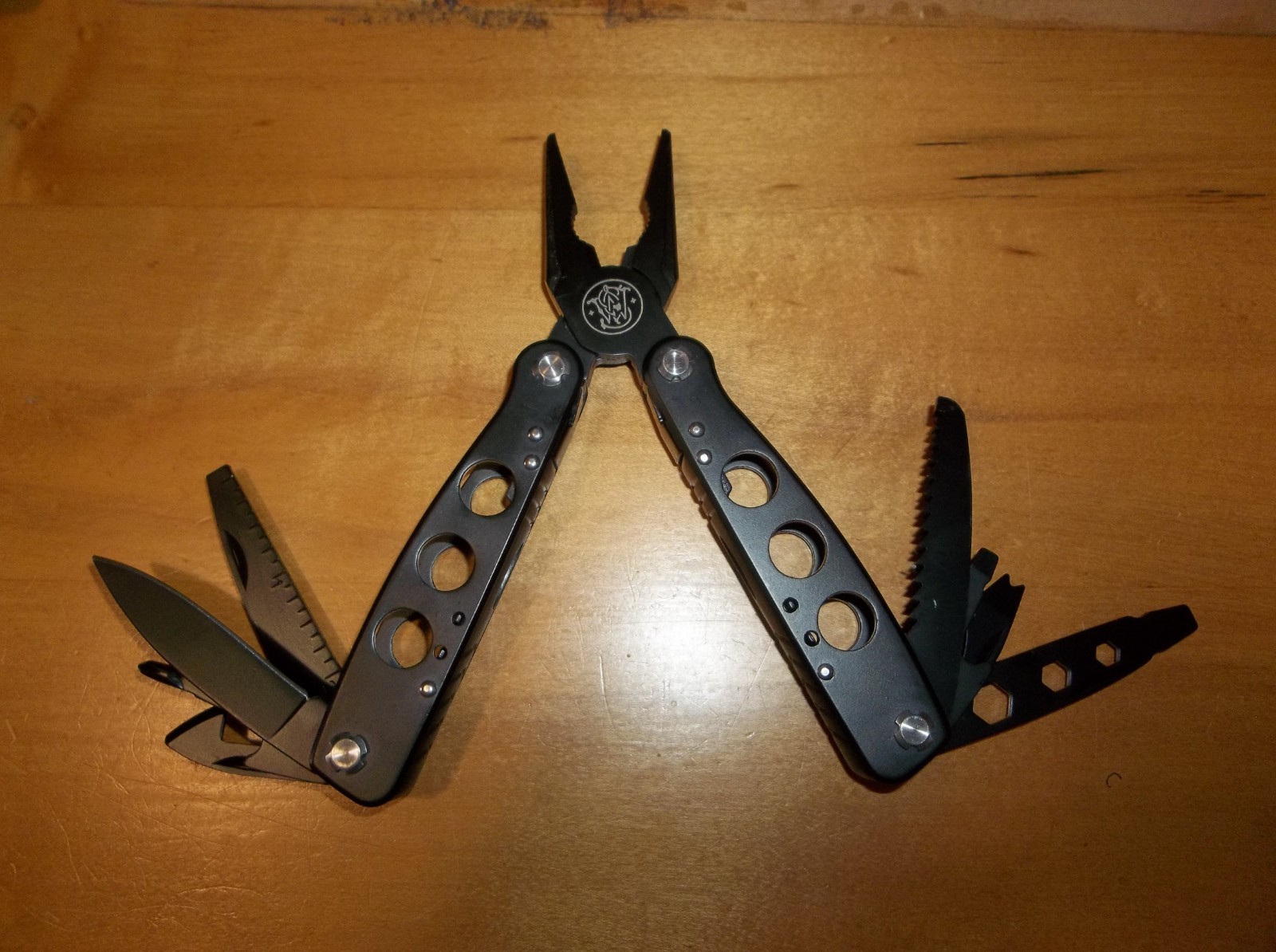 Smith & Wesson Black Multi Tool With Belt Pouch