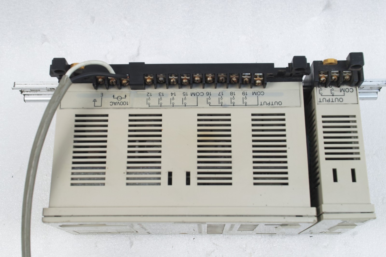 OMRON PROGRAMMABLE CONTROLLER SYSMAC S6 3G2S6-CPU21 3G2A3-OC221 FREE SHIP