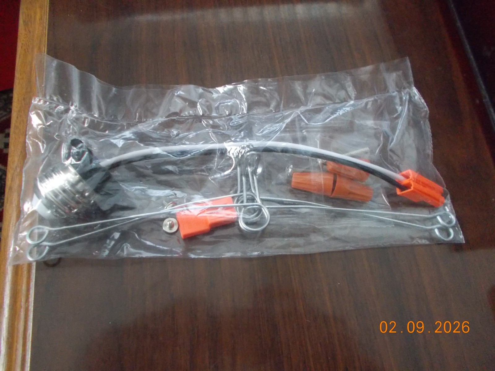 New in Package E26 Socket Adapter Mounting Kit with Torsion Springs