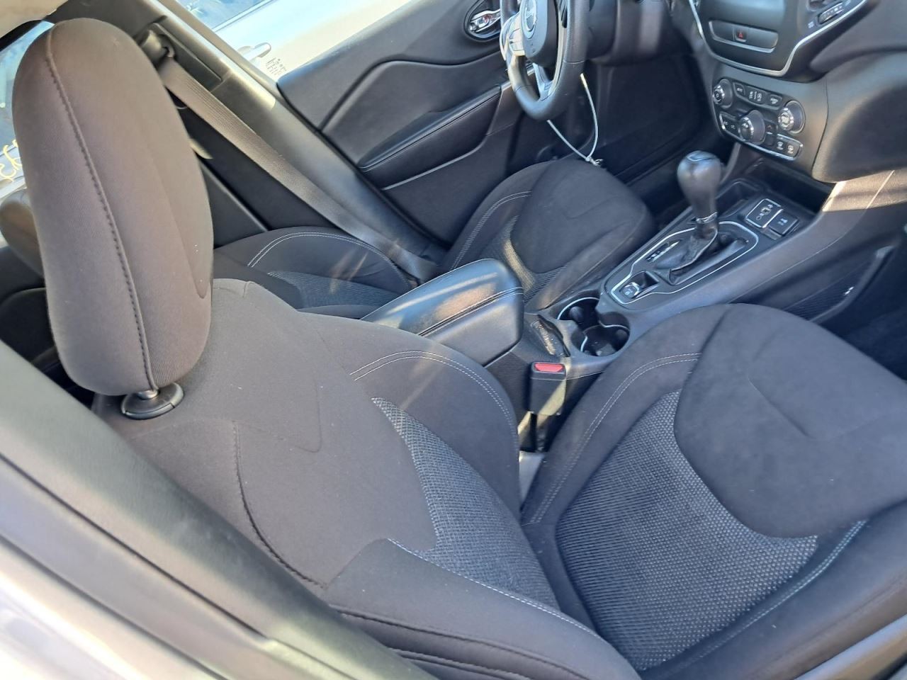 CHEROKEE 2019 Glove Box 4856684