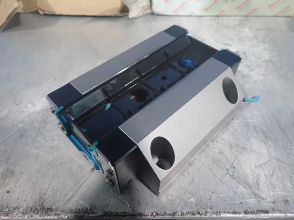 REXROTH  R185151210 ROLLER RUNNER BLOCK   10251190214