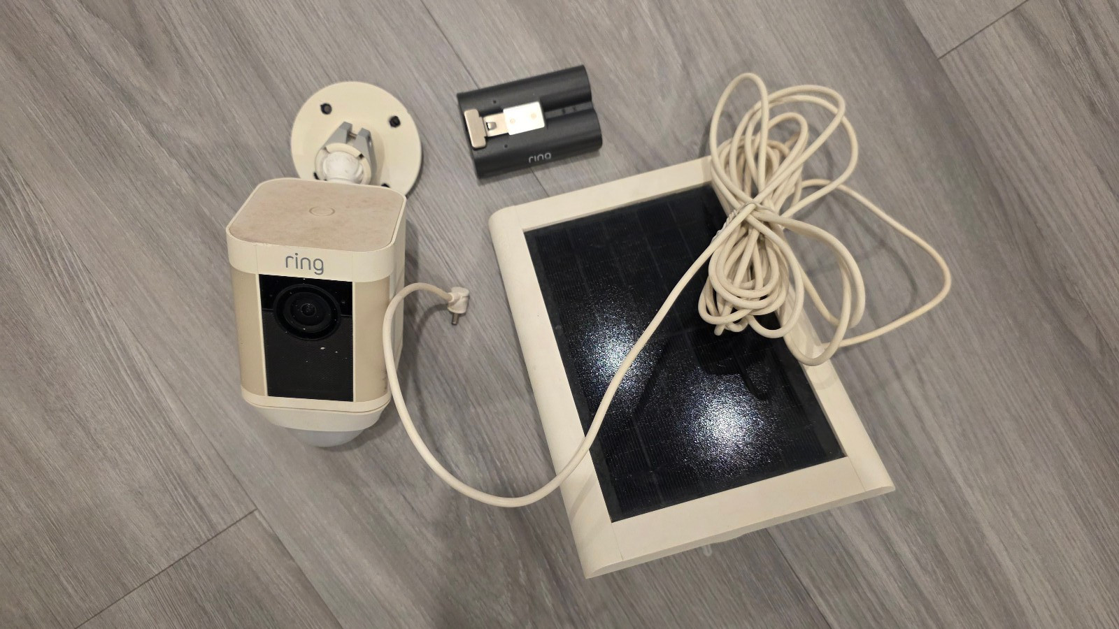 Ring Spotlight Cam with Solar Panel (White)