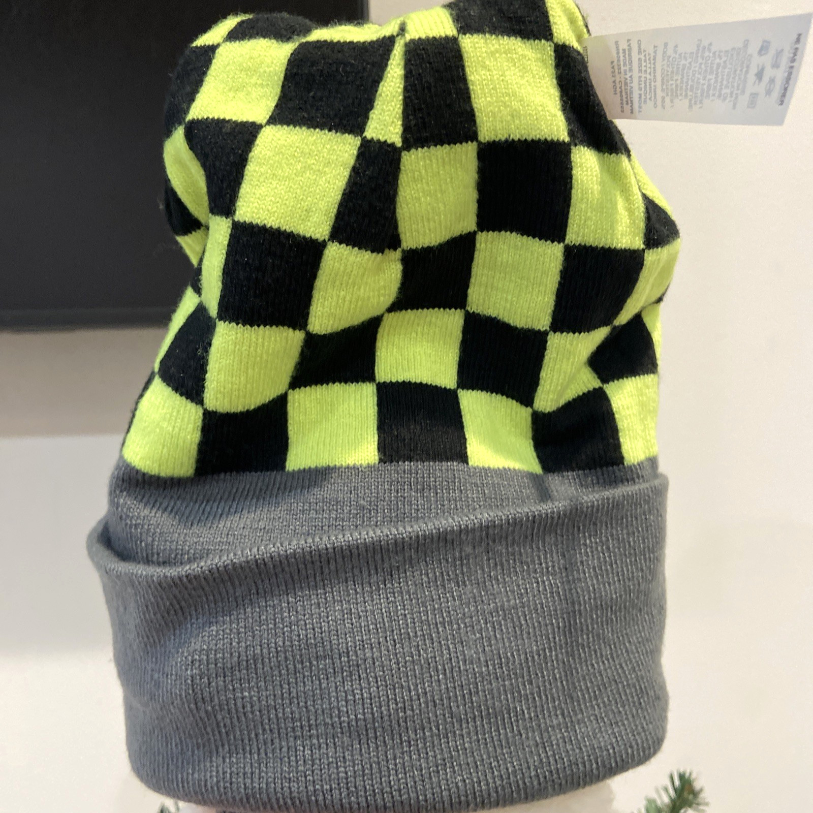NIKE Big Kids Peak Standard Smile Reversible Beanie in Black/Grey/Yellow