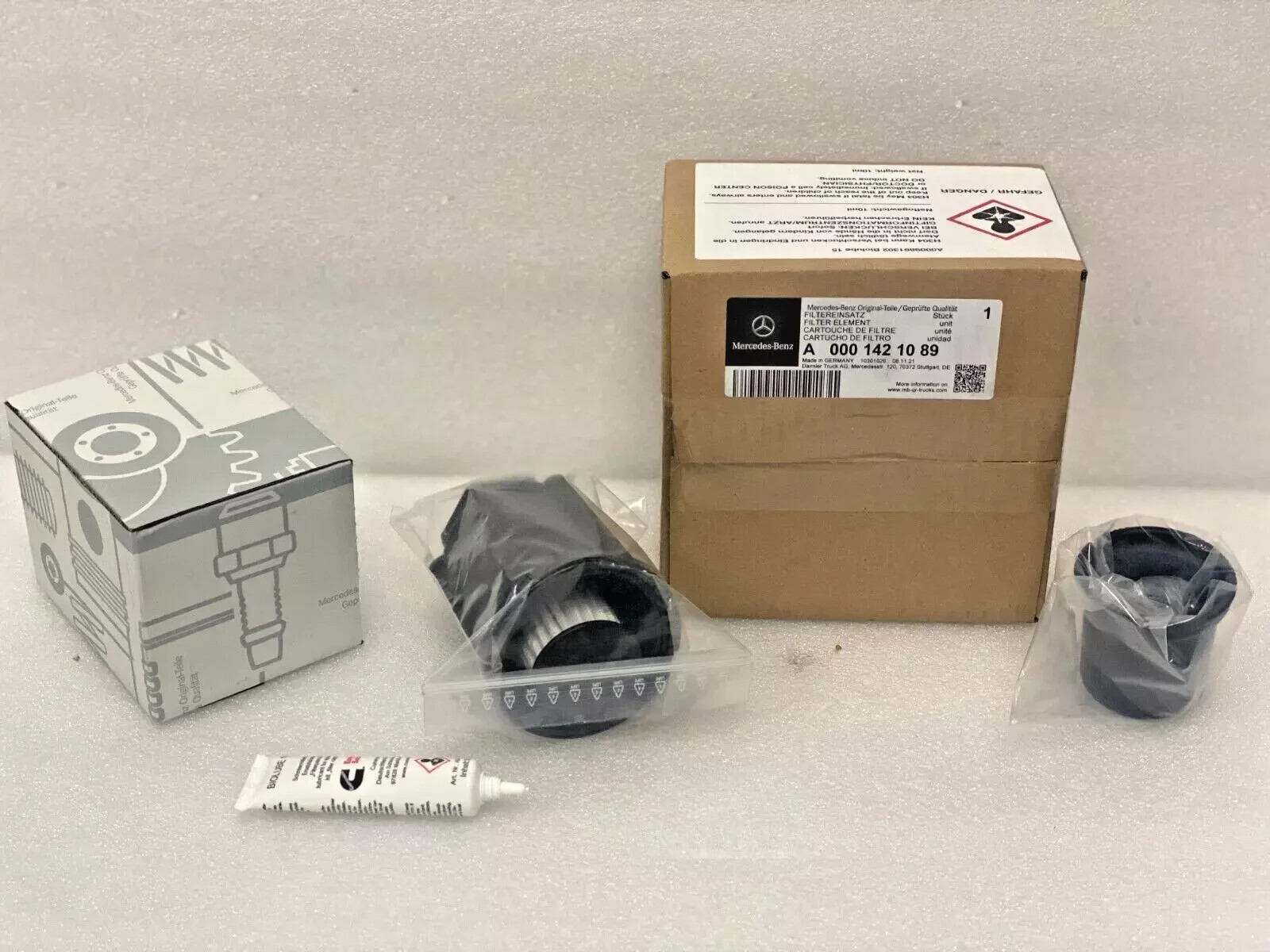 GENUINE Freightliner Cascadia DD15 DD13 DEF Filter A0001421089/A0004700892