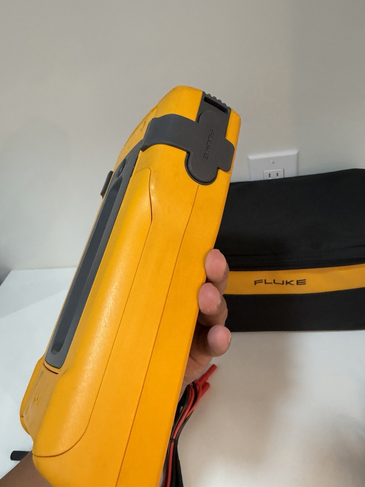 FLUKE 753 DOCUMENTING PROCESS CALIBRATOR W/ ACCESSORIES -FREE SHIPPING (TESTED)