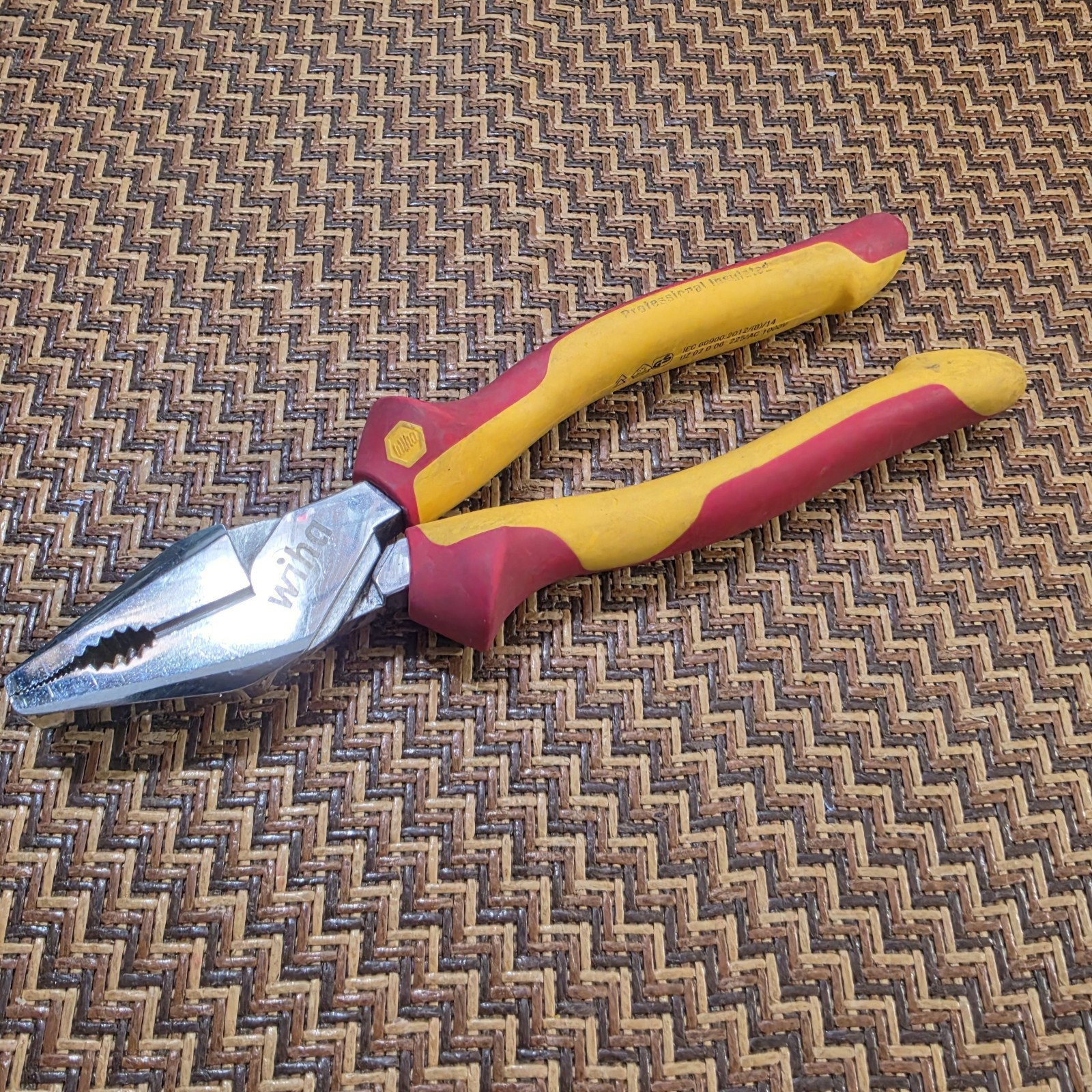 WIHA 9" Professional Insulated Pliers - Lineman? Bull Nose? Swiss Made