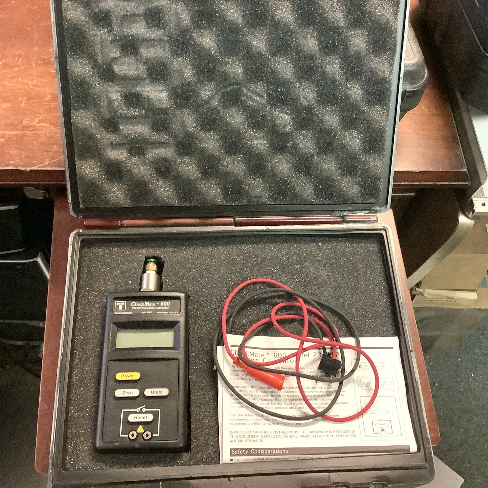 CheckMate 600 Model 23415P Pressure Calibrator 2000 PSI