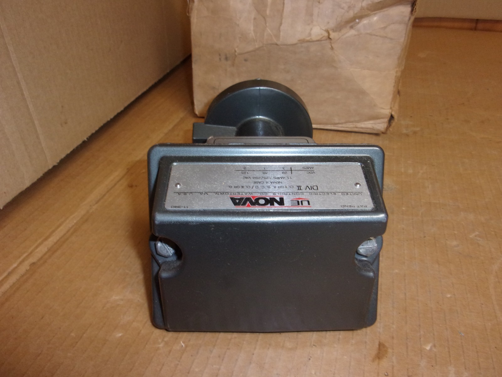 United Electric Nova Pressure Control Switch , type H115 , model 453