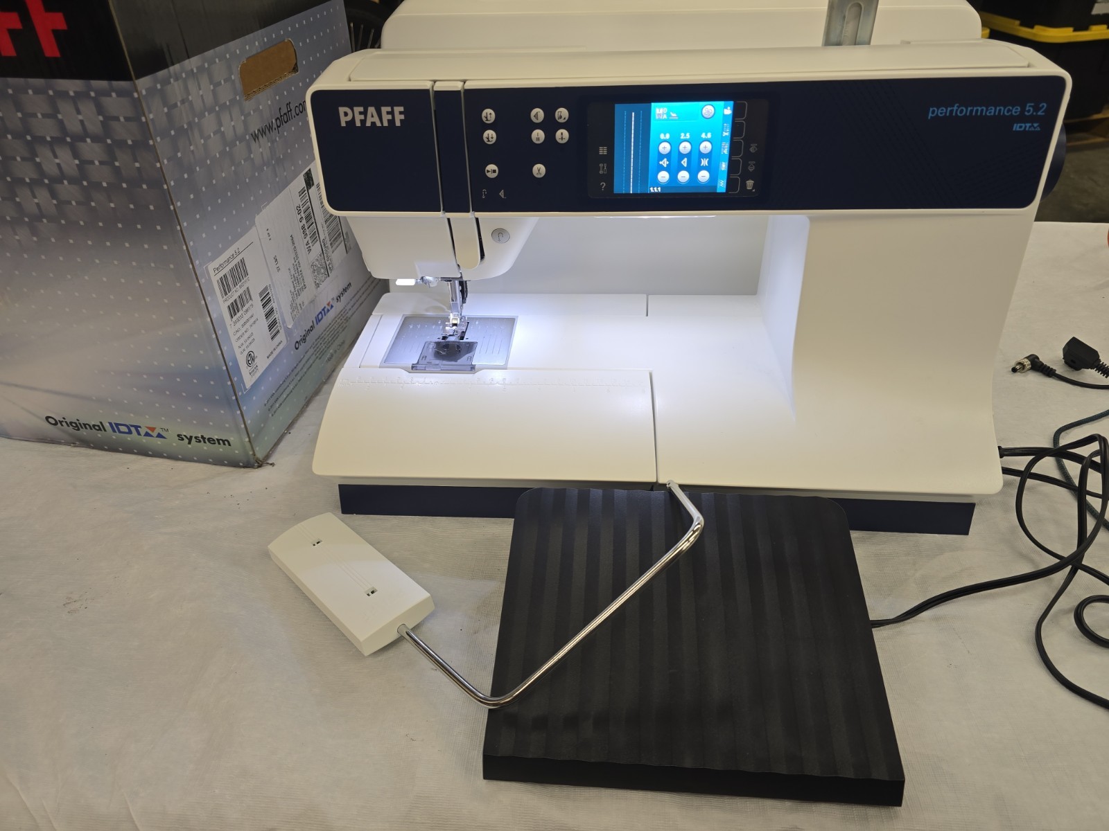 Pfaff Performance 5.2 Sewing Very Good Condition In Original Box