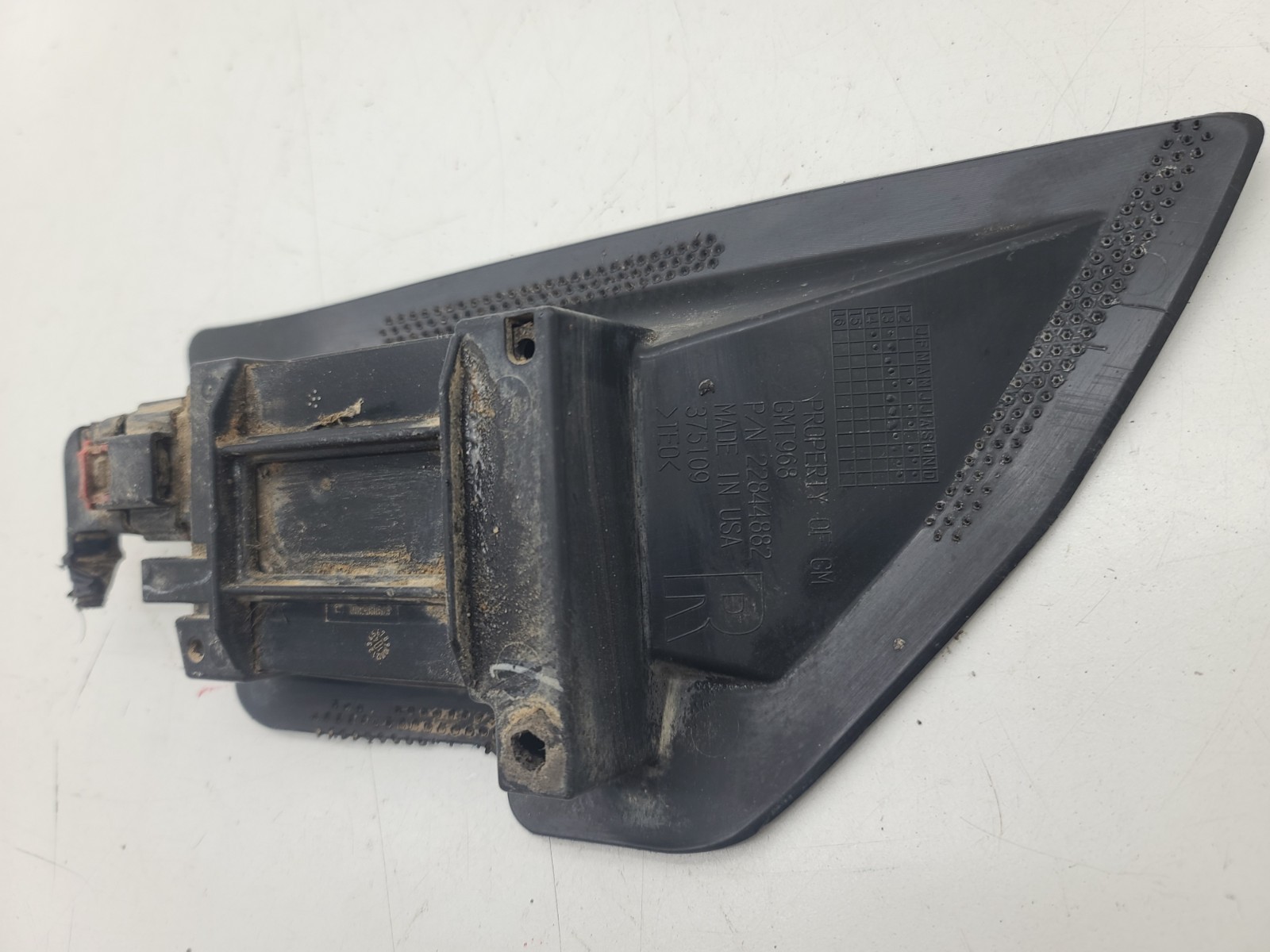 2013 -2017 GM Traverse Enclave Rear Right Object Alert Sensor Bracket 22844882