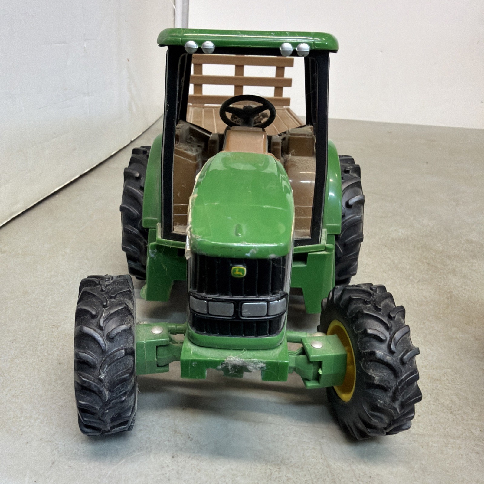 ERTL John Deere Tractor & Trailer 1759 Die Cast / Plastic