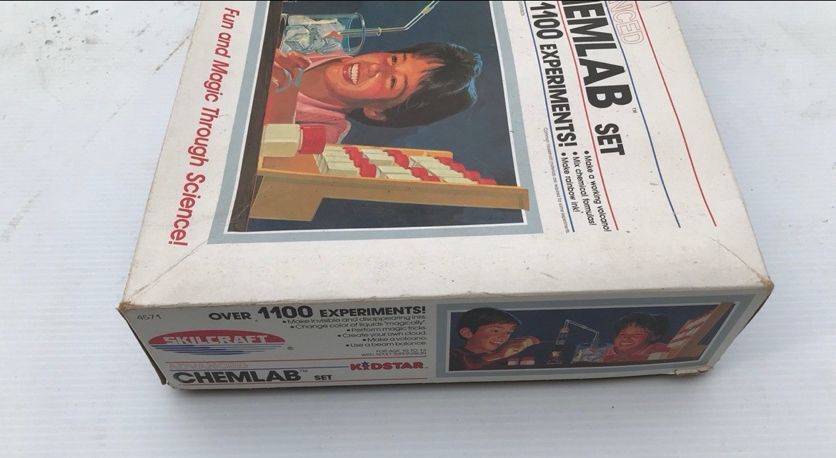 Skilcraft Chemlab Set / Over 400 Experiments 1987