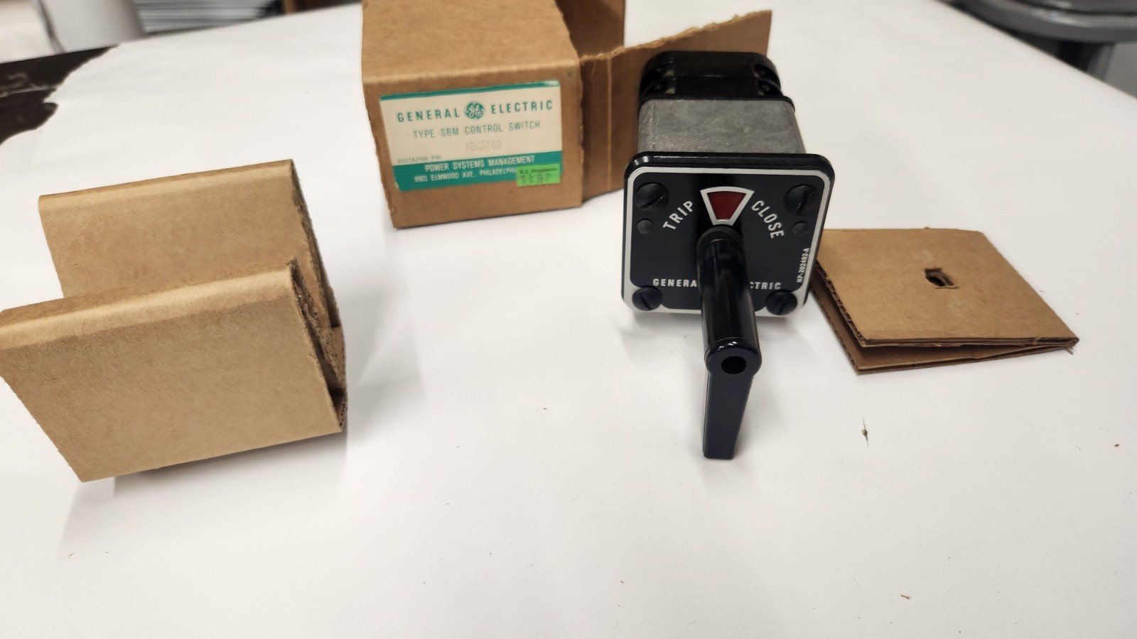 General Electric GE 10AA100 SBM Rotary Breaker Control Switch NEW SURPLUS