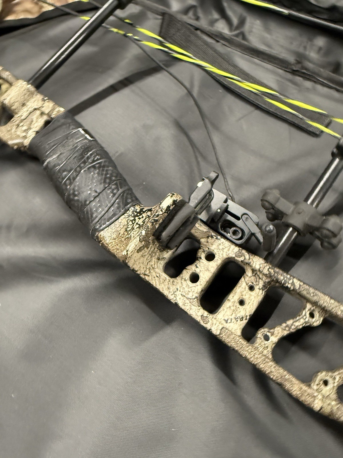 Blackout/Bear Intrigue Xt4 Left Hand Compound Bow