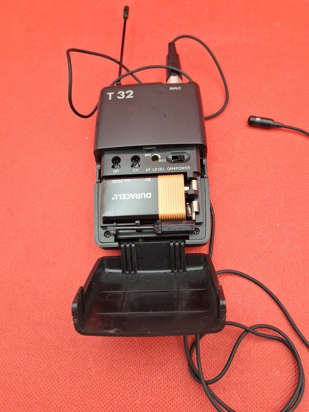Samson T32M UHF Synth Wireless Transmitter Beltpack with Microphone Untested