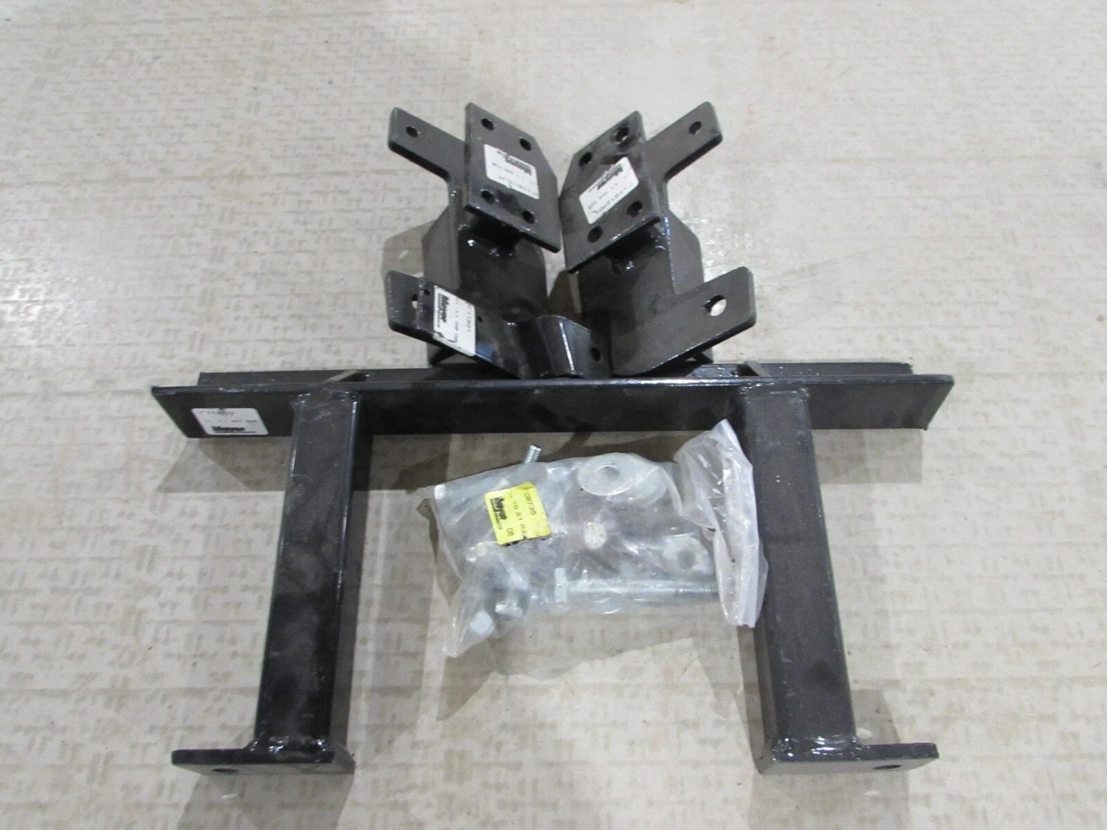 MEYER SNOW PLOW TRUCK BRACKET KIT 1999-2002 CHEVY GMC 2500 3500 4X4 17120 new