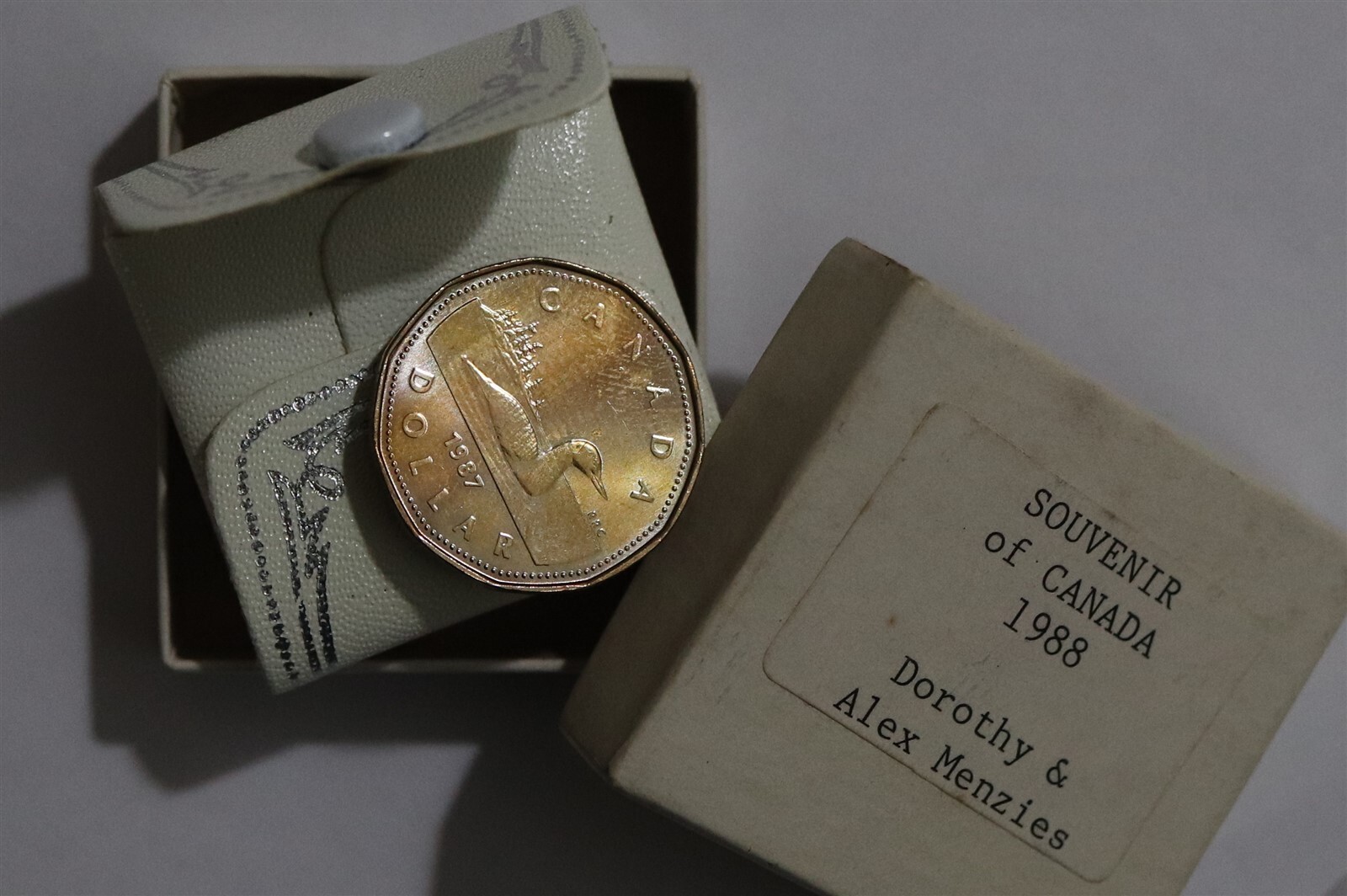 🧭 🇨🇦 CANADA UNUSUAL DOLLAR 1987 - 1888 SOUVENIR MENZIES IN BOX B78 #225 CG42
