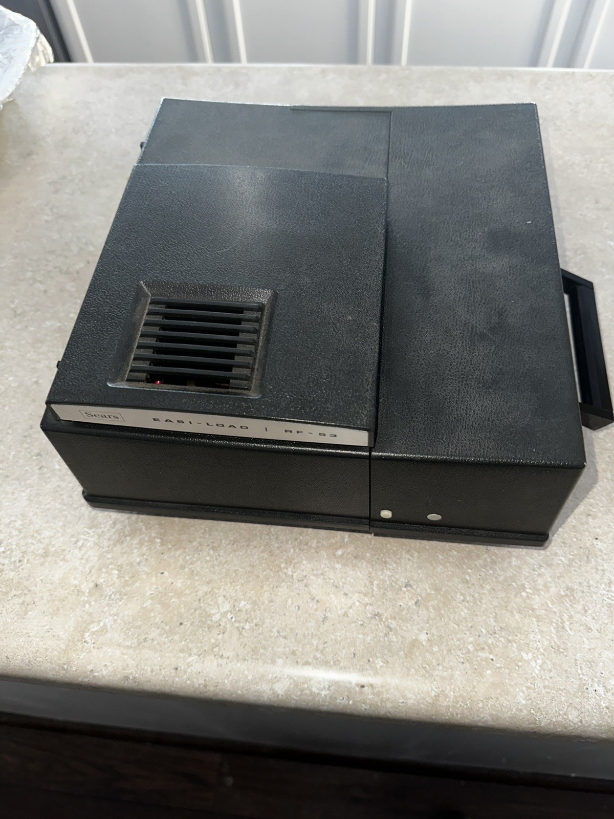 VTG SEARS EASI-LOAD RF-53 PROJECTOR FOR 2X2 SLIDES - REMOTE INCLUDED. No Bulb.