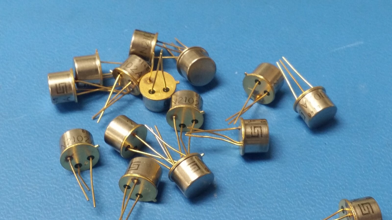 (10 PCS) 2N2102A SOLID STATE (BJT) Transistor NPN 80 V 1 A 400MHz 800 mW TO-39