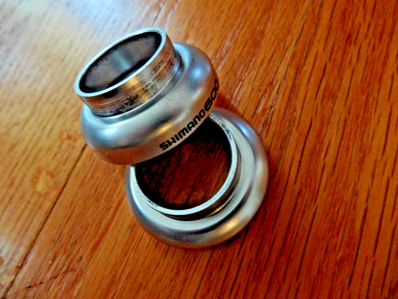 SHIMANO 600 Ultegra HP-6500 VINTAGE HEADSET Pressed in cups. NEW Dura Ace 105