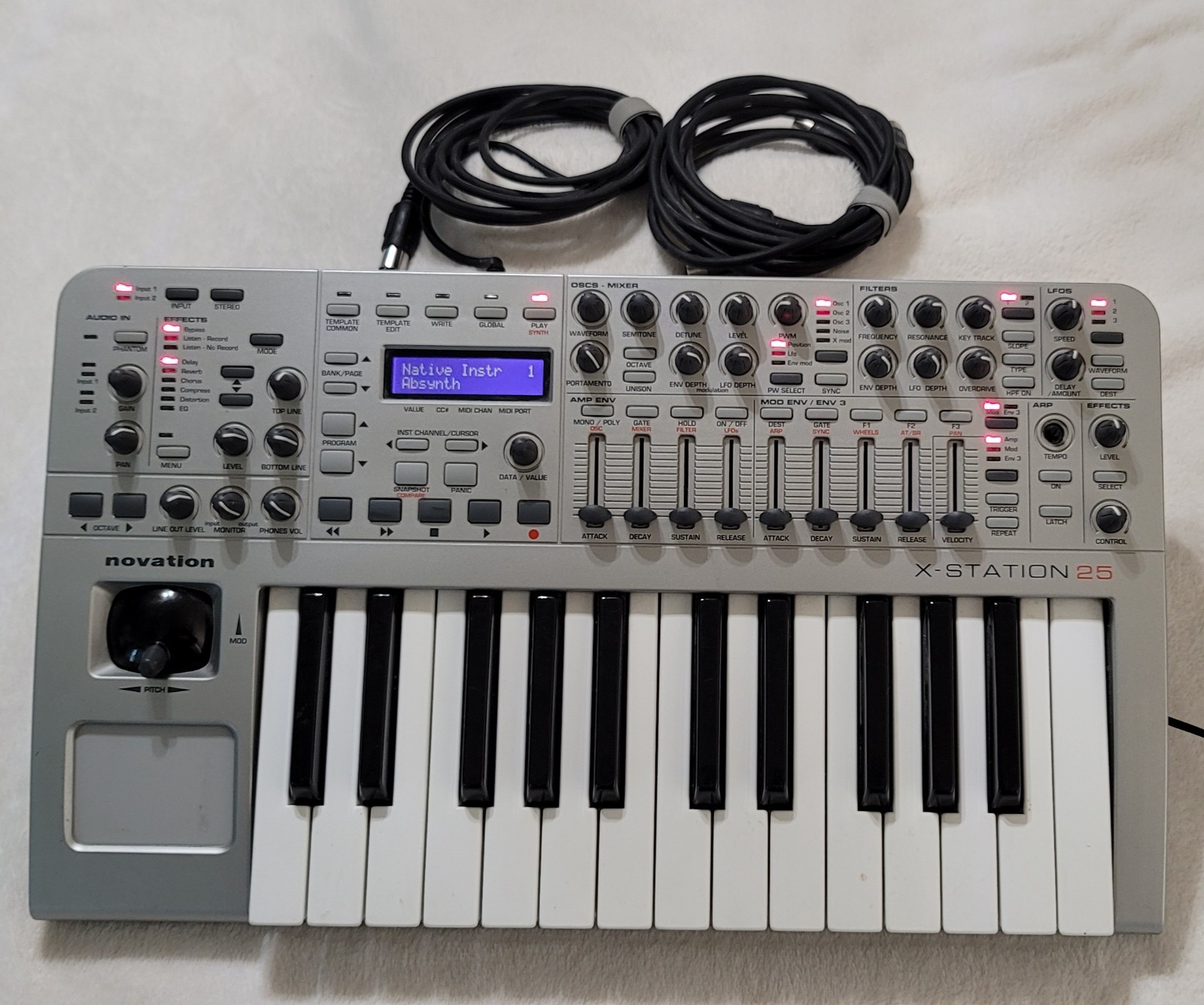 Novation X-Station 25-Key Analogue Modeling Polyphonic 8Voice Synthesizer w/cord