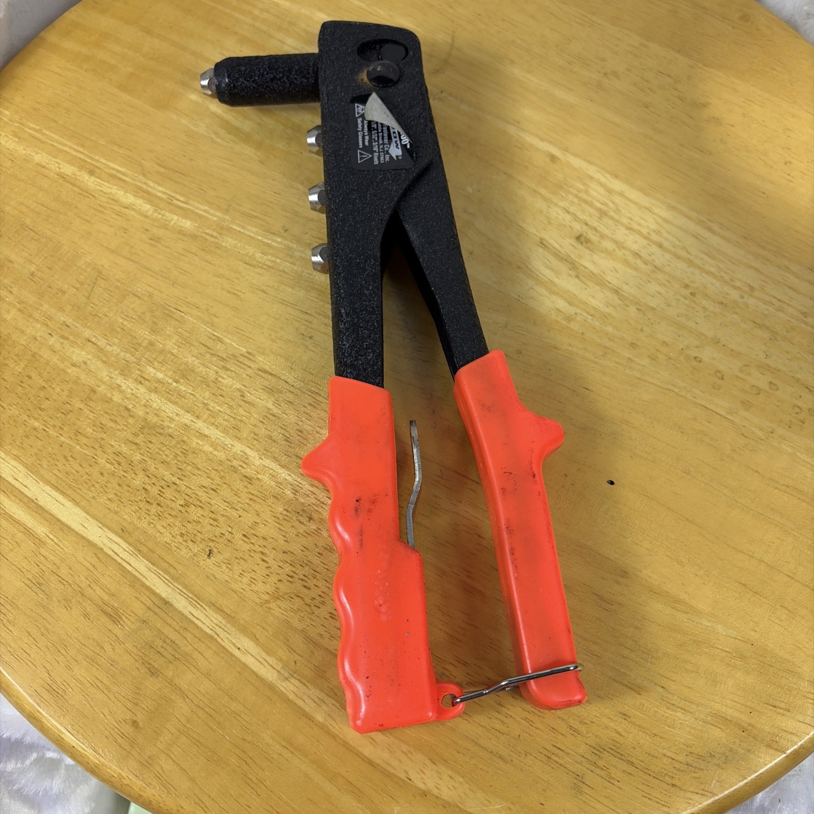 ARROW TOOLS RIVET GUN w/ 4 NOSE PIECES, RH200