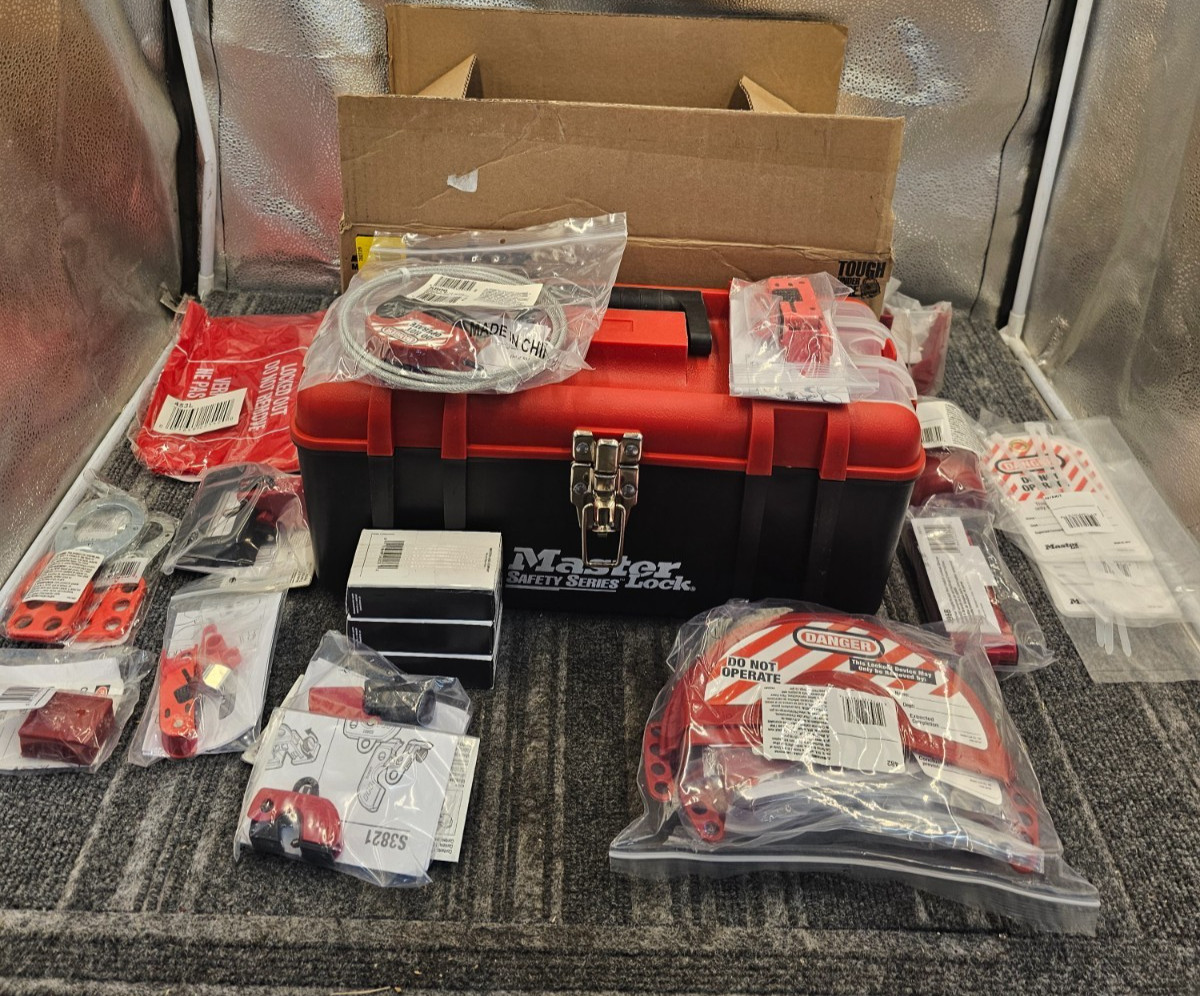 MASTER LOCK 1457VE410KA 780TD9 Personal Safety Lockout Pouch Valve/Electrical