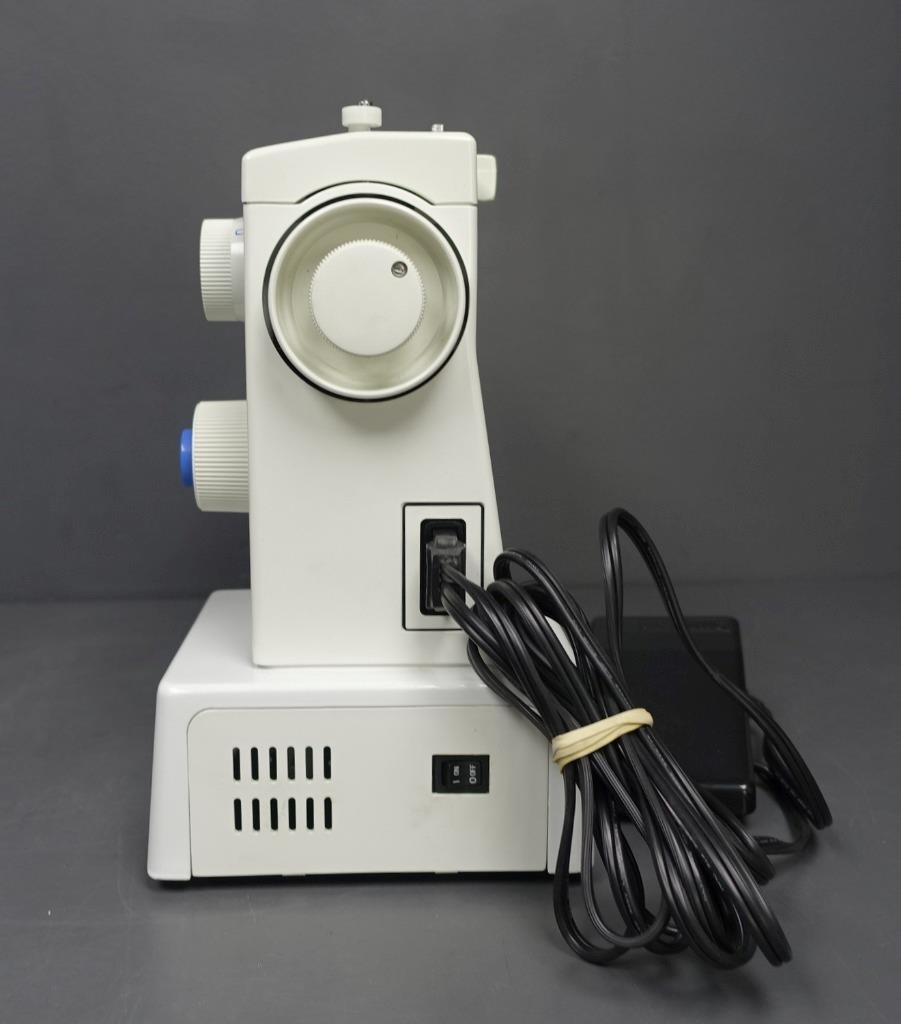 WHITE 1418 Sewing Machine 13-Stitch w/ Manual/Case Tested